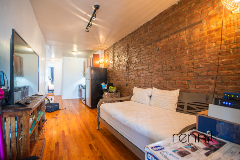 141 Thames St, Apt 3R Image 4