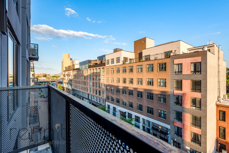 853 Lexington Ave, Apt 6A Image 3