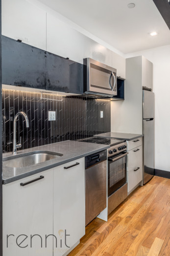 562 Park Pl, Apt 2F Image 2