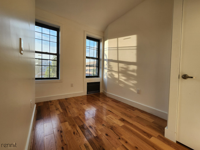 640 Kosciuszko St, Apt 2L Image 11