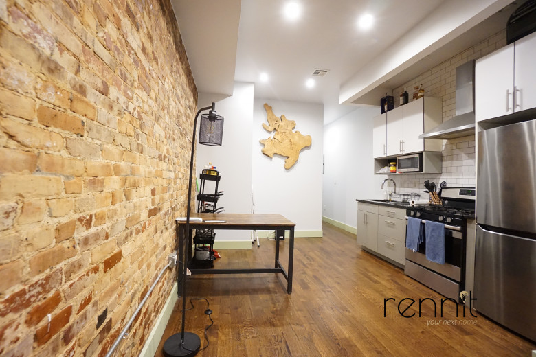 686 Jefferson Ave, Apt 2L Image 2