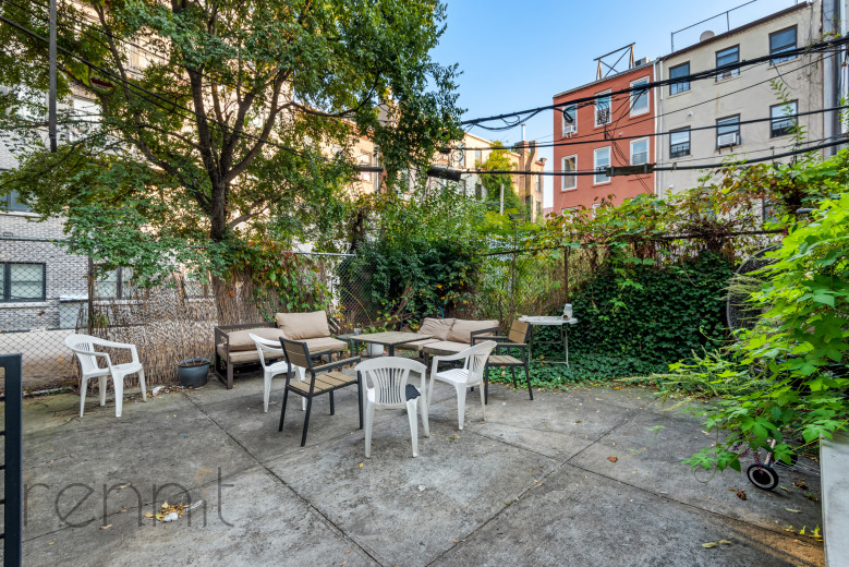 686 Jefferson Ave, Apt 2L Image 17