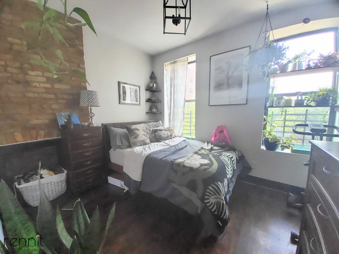 758 Willoughby Ave, Apt 3 Image 4