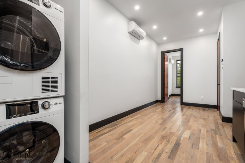 127 Thames Street, Apt 4L Image 2