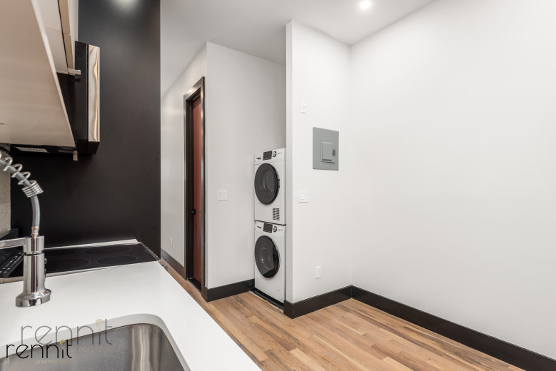 127 Thames Street, Apt 4L Image 5