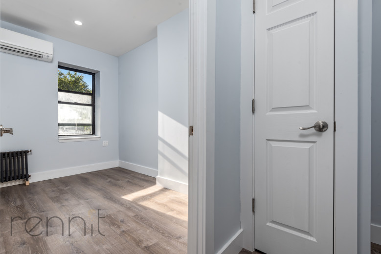 320 Throop Ave, Apt 2 Image 4
