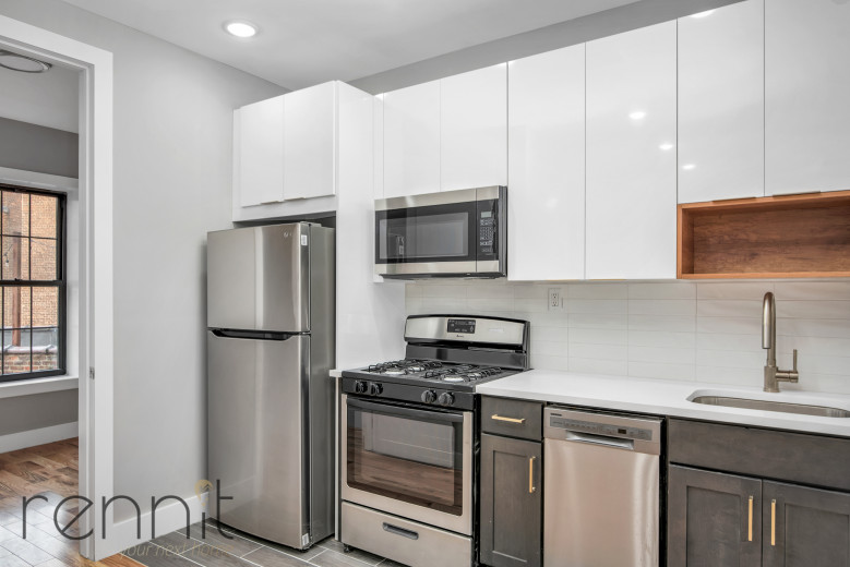 553 E 26th St, Apt 2R Image 2
