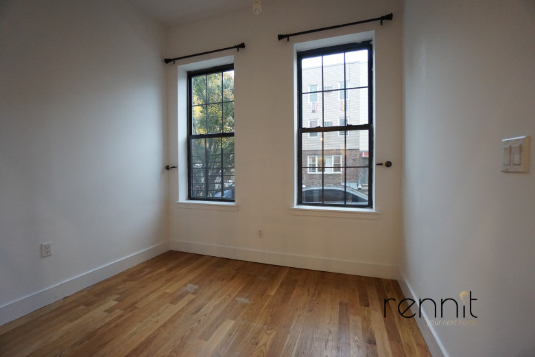 377 Manhattan Ave, Apt 1L Image 5