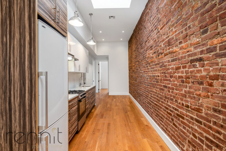 638 Wilson Ave, Apt 3L Image 1