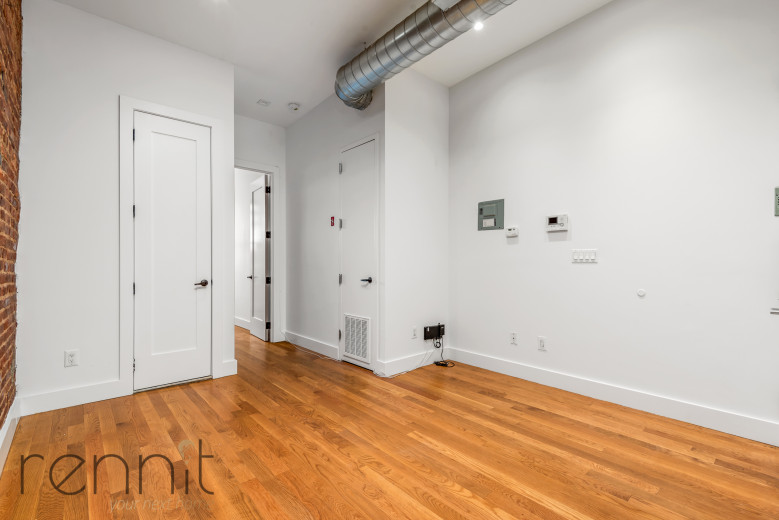 638 Wilson Ave, Apt 3L Image 2