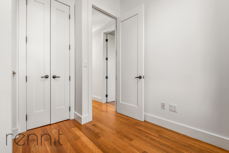 638 Wilson Ave, Apt 3L Image 9