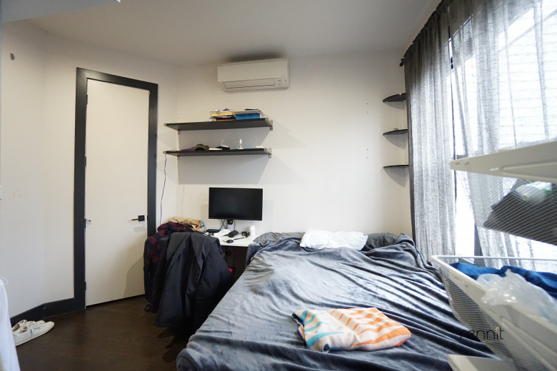 241 Devoe St, Apt 3L Image 4