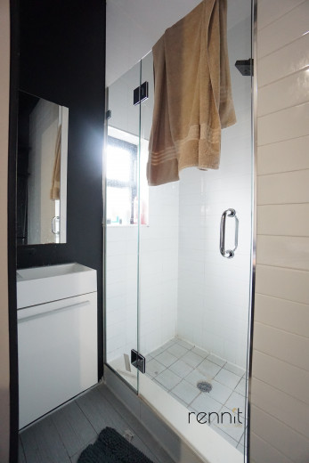 241 Devoe St, Apt 3L Image 9