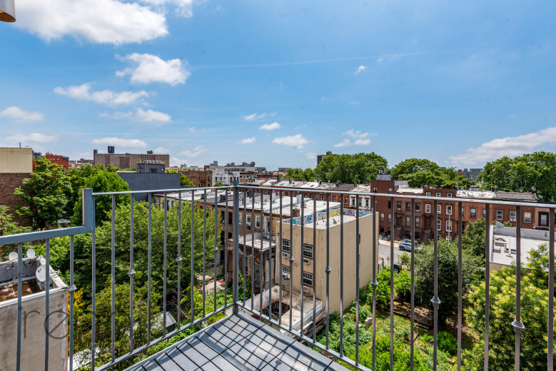 616 Willoughby Ave, Apt 6D Image 4