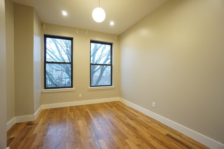 377 Manhattan Ave, Apt 2L Image 8
