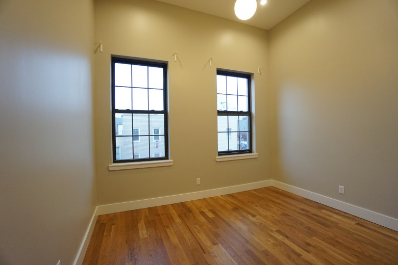 377 Manhattan Ave, Apt 2L Image 4