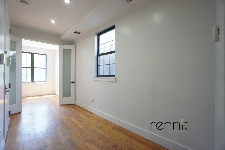 259 Boerum St, Apt 2L Image 3