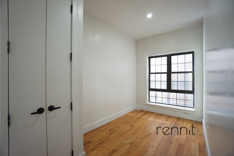 259 Boerum St, Apt 2L Image 6
