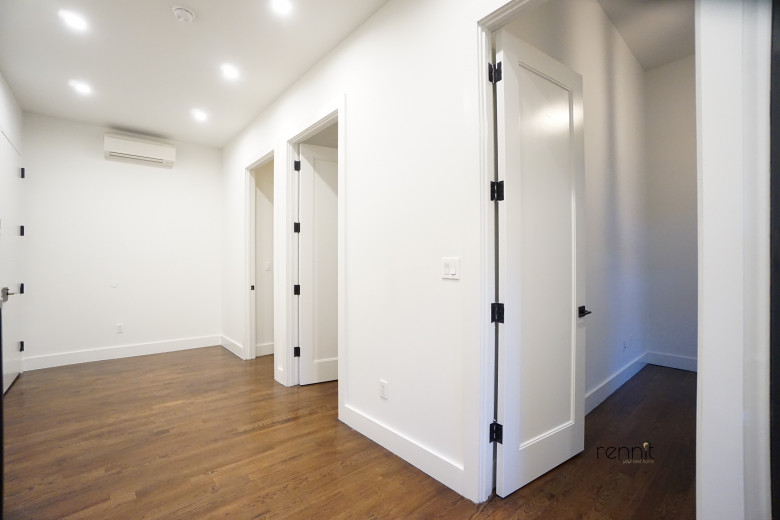 313 Wilson Ave, Apt 1B Image 8