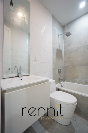 129 Thames St, Apt 1R Image 8