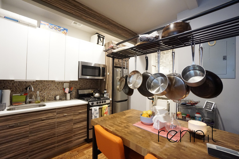 377 Onderdonk Ave, Apt 2F Image 3