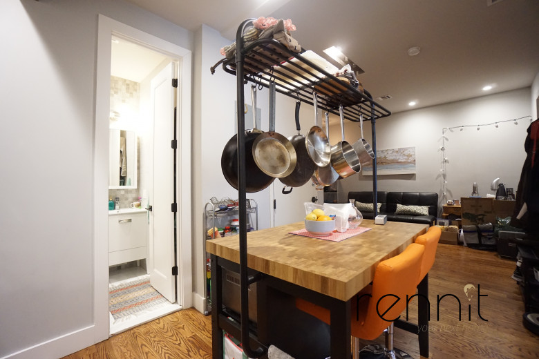 377 Onderdonk Ave, Apt 2F Image 4