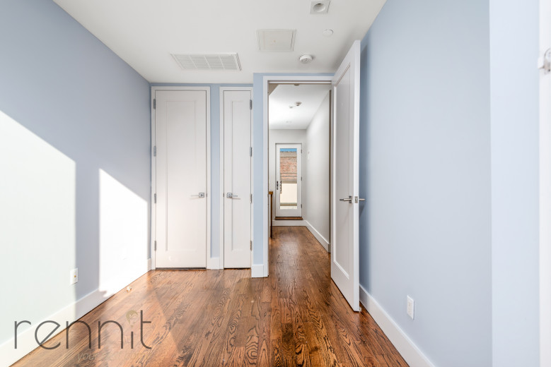 583 Van Buren St, Apt 2 Image 27