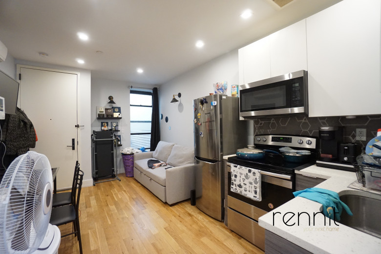 373 Howard Ave, Apt 2C Image 6