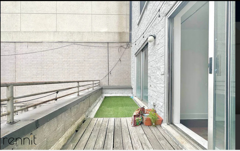 12 Meserole ST, Apt 1A Image 8