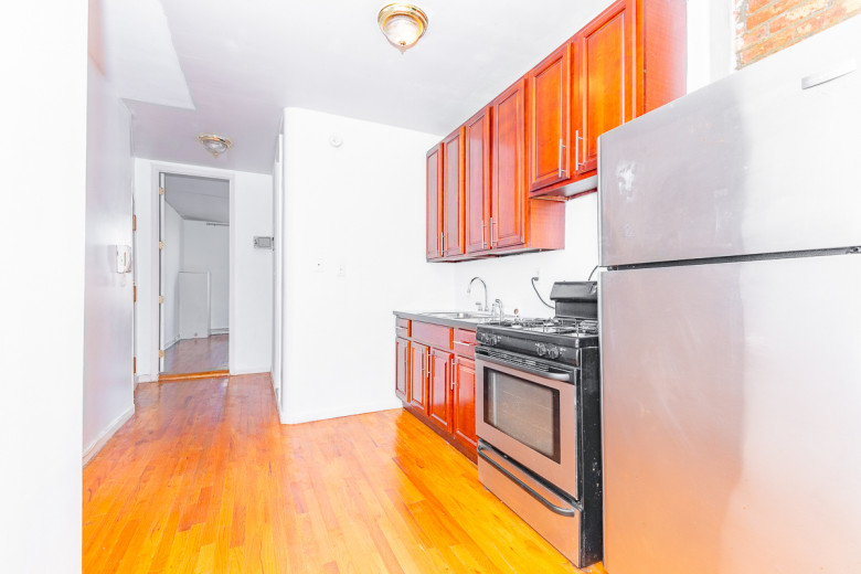 141 Thames St, Apt 2R Image 9