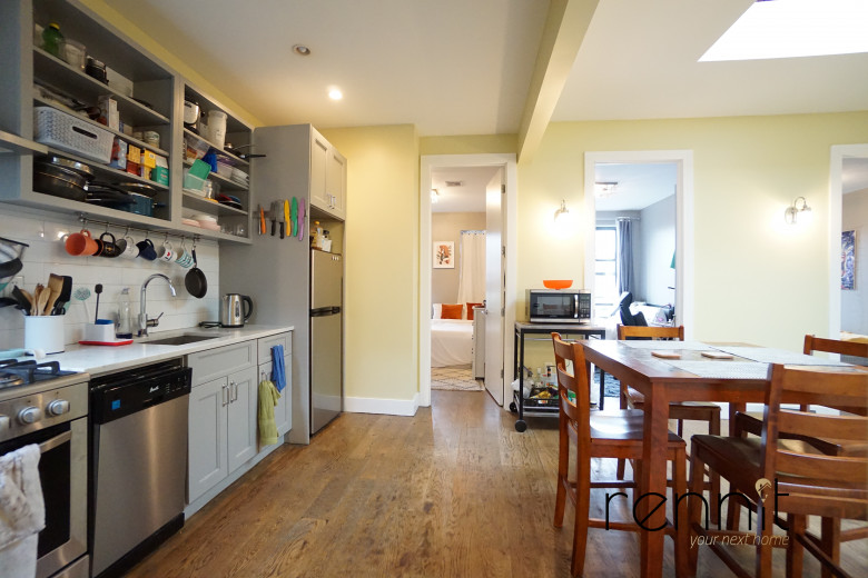 1689 Gates Ave, Apt 3Rear Image 4