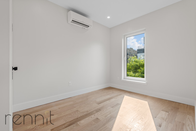 331 Bedford Ave, Apt 4 Image 12