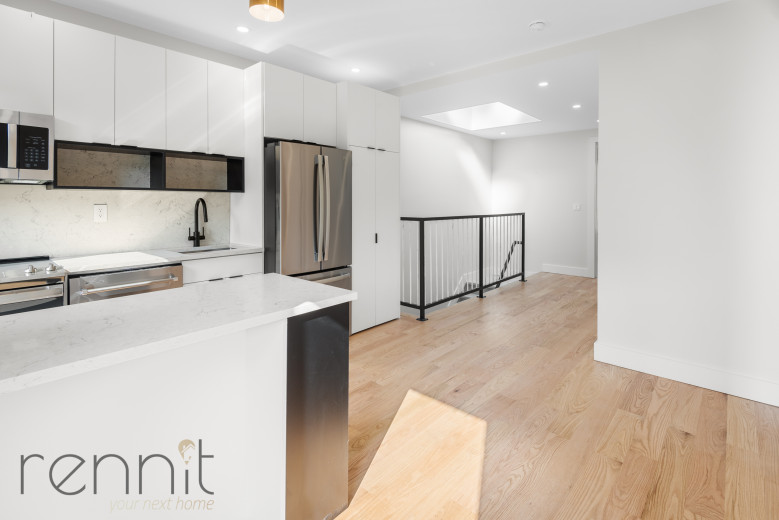 331 Bedford Ave, Apt 4 Image 3