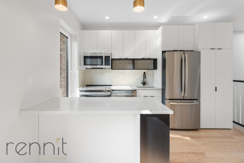 331 Bedford Ave, Apt 4 Image 4