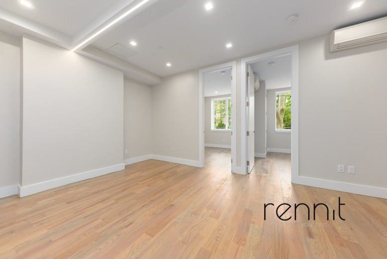 593 Rutland Rd, Apt 2R Image 2