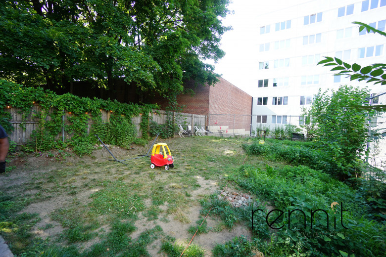 817 St Johns Pl, Apt 3D Image 9