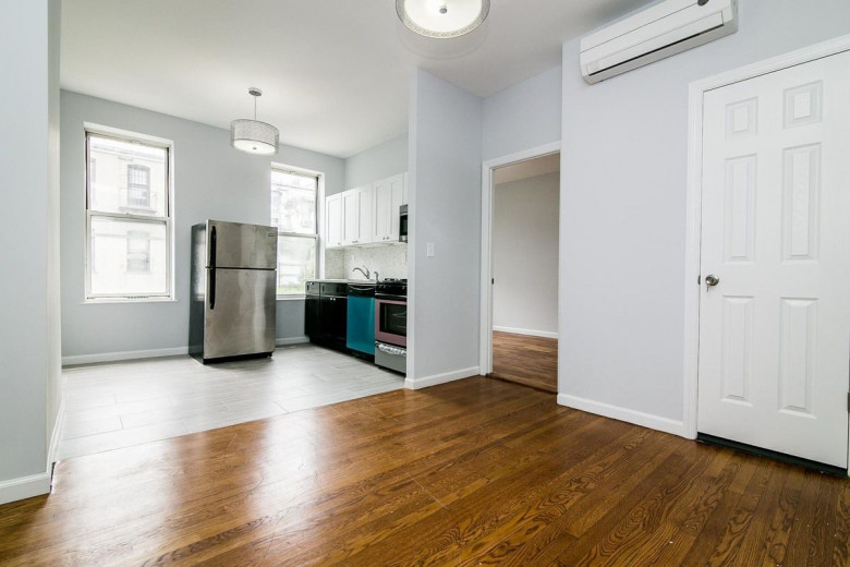 17-34 Menahan St, Apt 2R Image 1