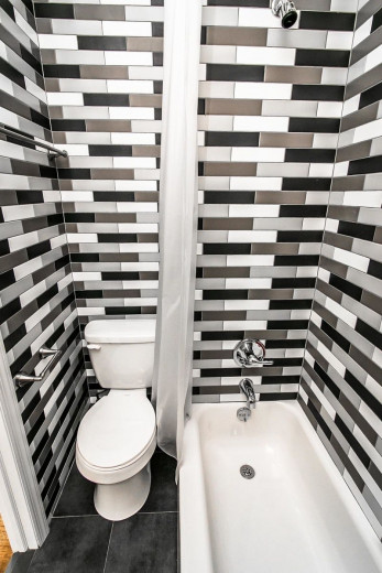 17-34 Menahan St, Apt 2R Image 4