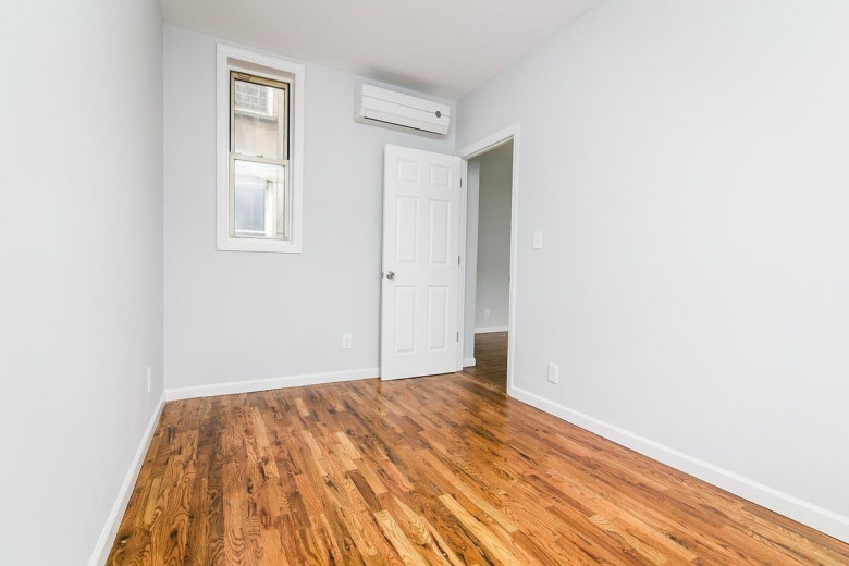 17-34 Menahan St, Apt 2R Image 5