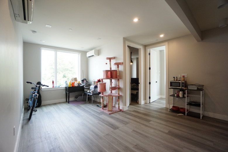 1565 New York Ave, Apt 3B Image 1