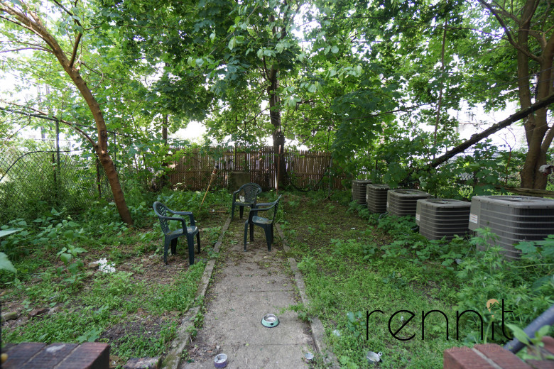 852 Hart St, Apt 1R Image 1