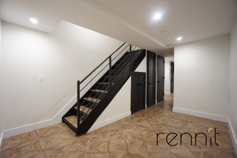 852 Hart St, Apt 1R Image 13