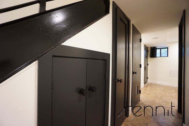 852 Hart St, Apt 1R Image 14