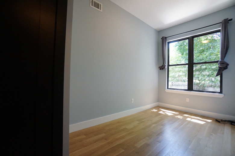 852 Hart St, Apt 1R Image 6