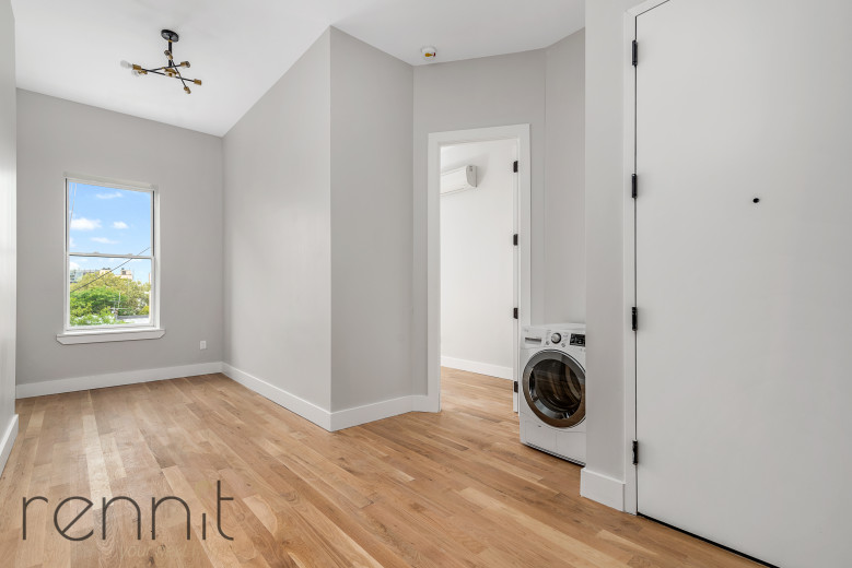 702 Grand St, Apt 3R Image 4