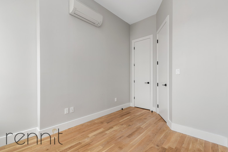 702 Grand St, Apt 3R Image 7