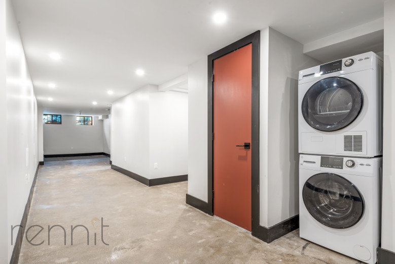 127 Thames Street, Apt 1R Image 15