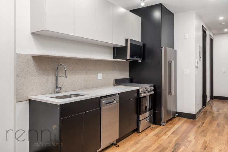127 Thames Street, Apt 1R Image 4