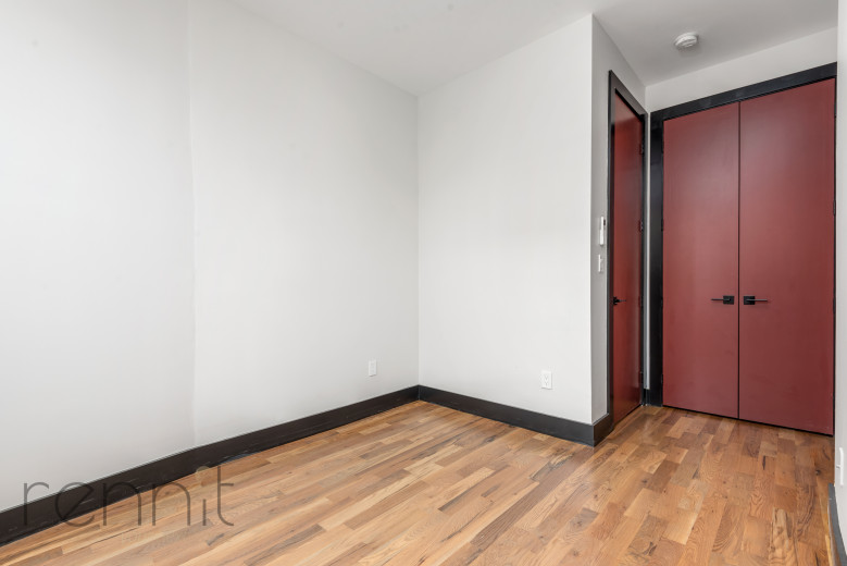 127 Thames Street, Apt 1R Image 6