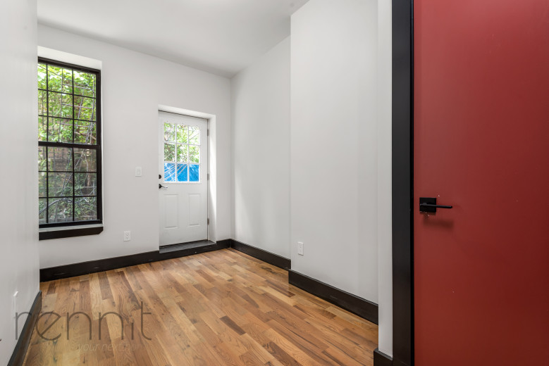 127 Thames Street, Apt 1R Image 9